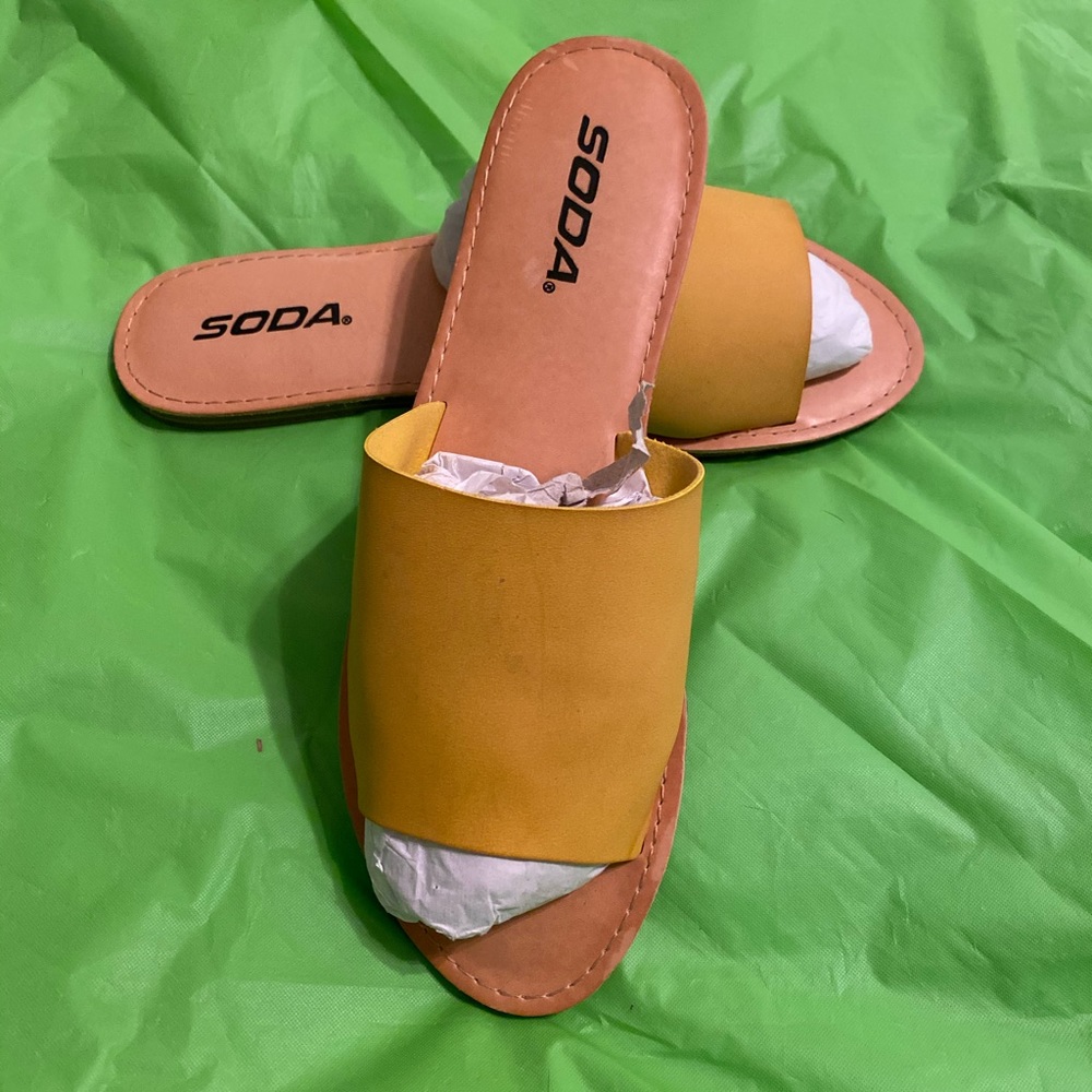 Mustard color Soda flats